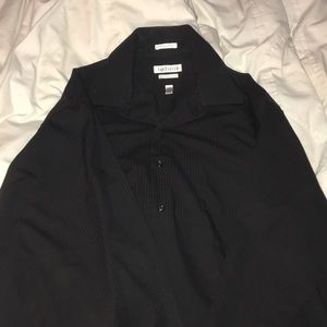 Men’s van heusen dress shirt. Only worn once.